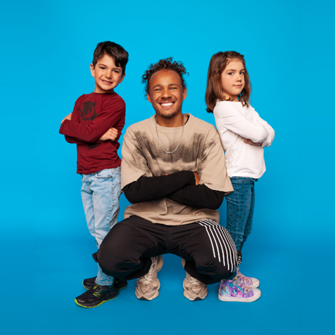 Image of Elladj Balde with two kids for KidSport
